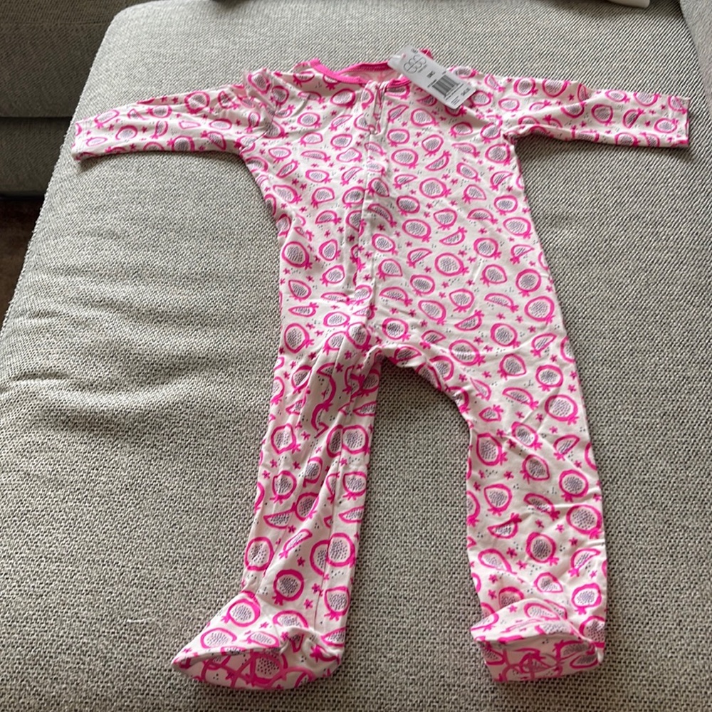 NWT EGG 6 month Footie